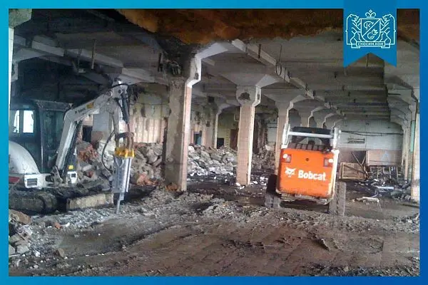 Демонтаж внутри зданий мини-техникой - фото 10